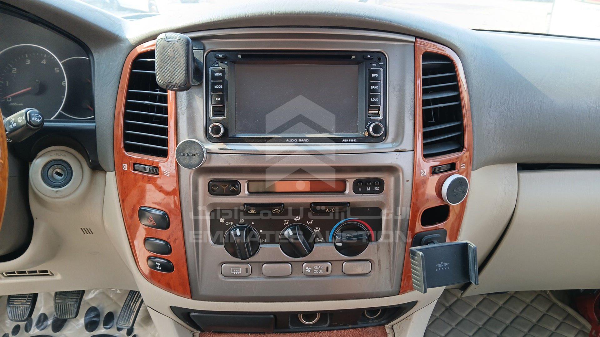 2005 TOYOTA LAND CRUISER VIN: JTEHJ09J455111569