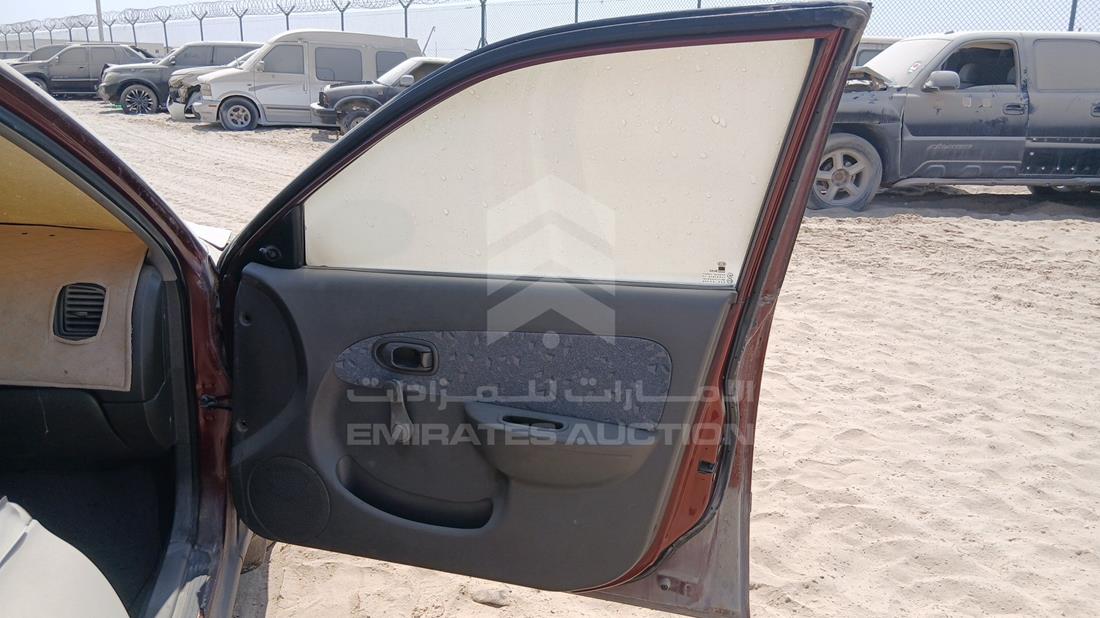 2002 Kia Sephia — Front Right Door — Photo 25