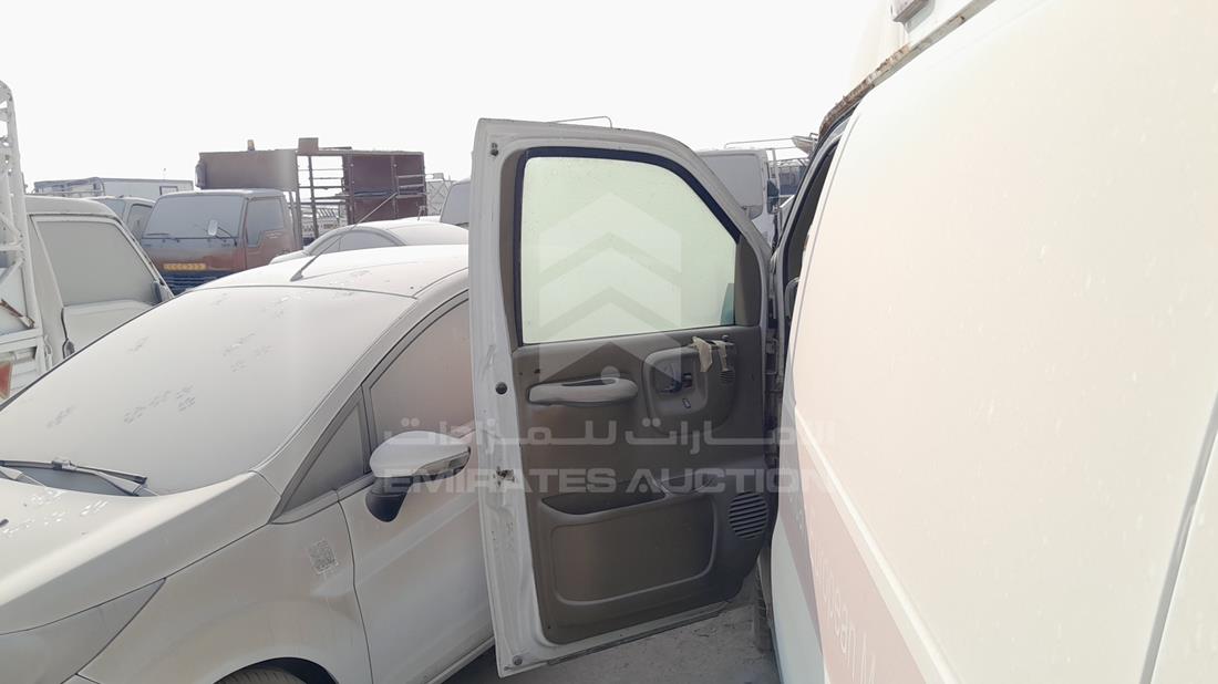 2000 GMC 2500 — Front Left Door — Photo 10