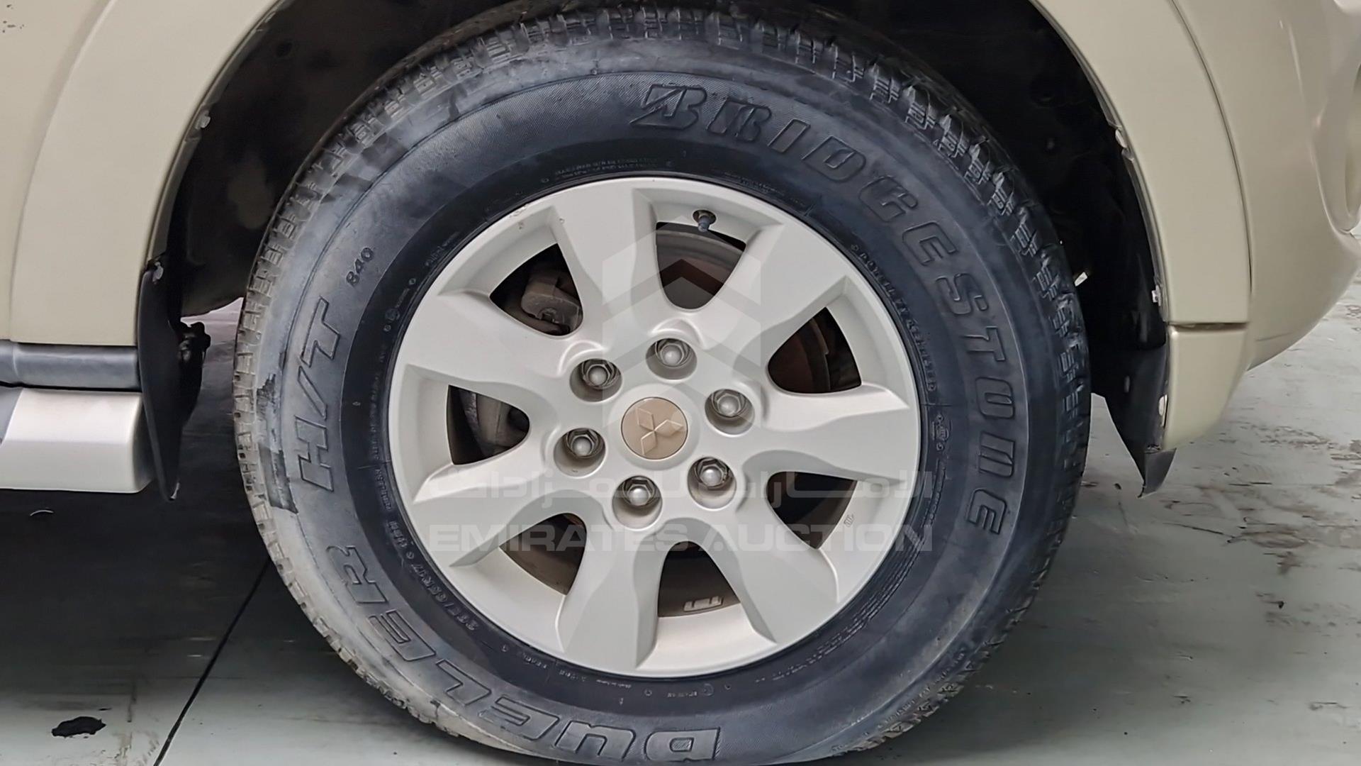 2013 MITSUBISHI PAJERO VIN: JMYLRV95WDJ704393