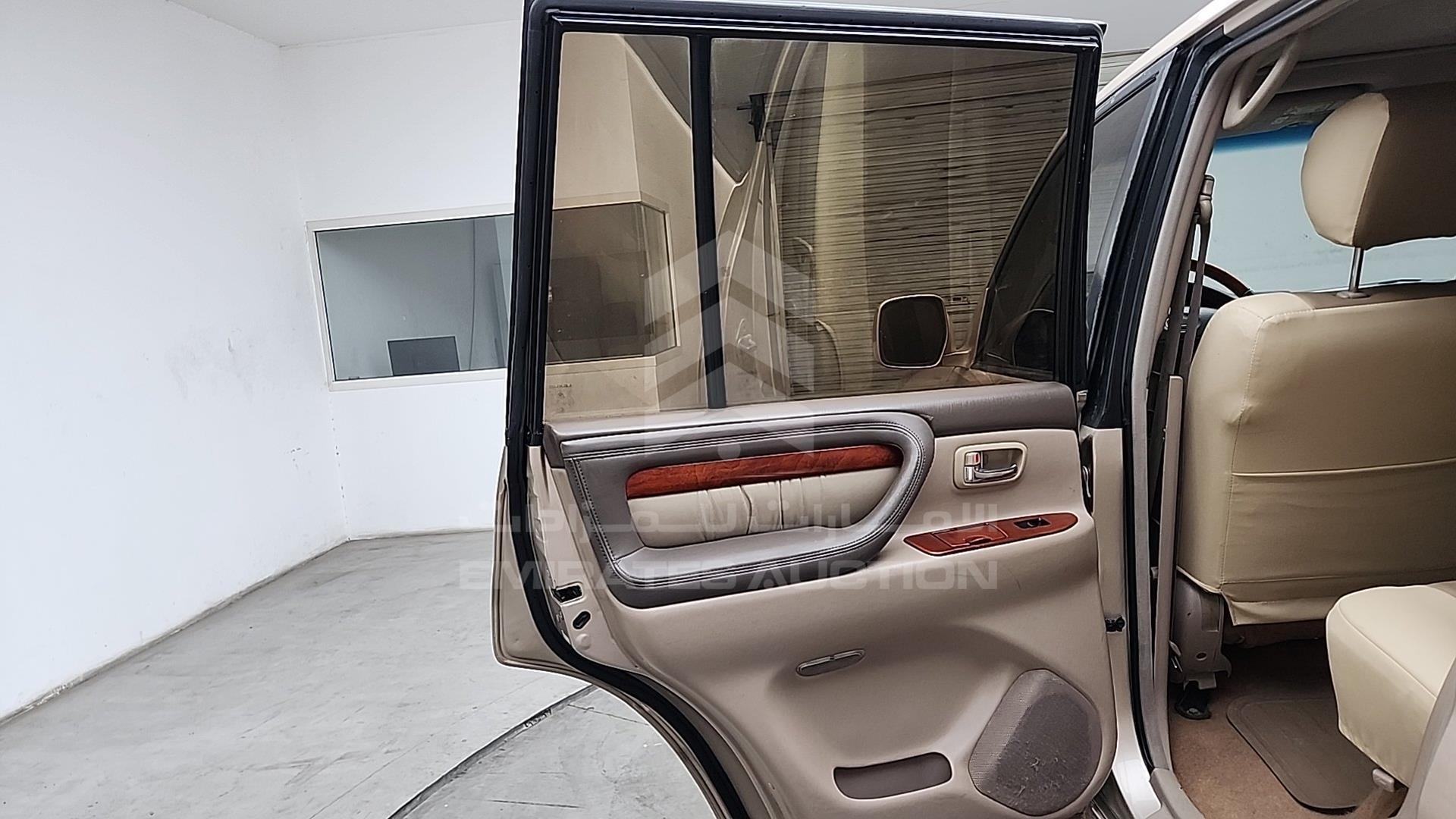 2001 LEXUS LX 470 VIN: JTJHT00W513501087