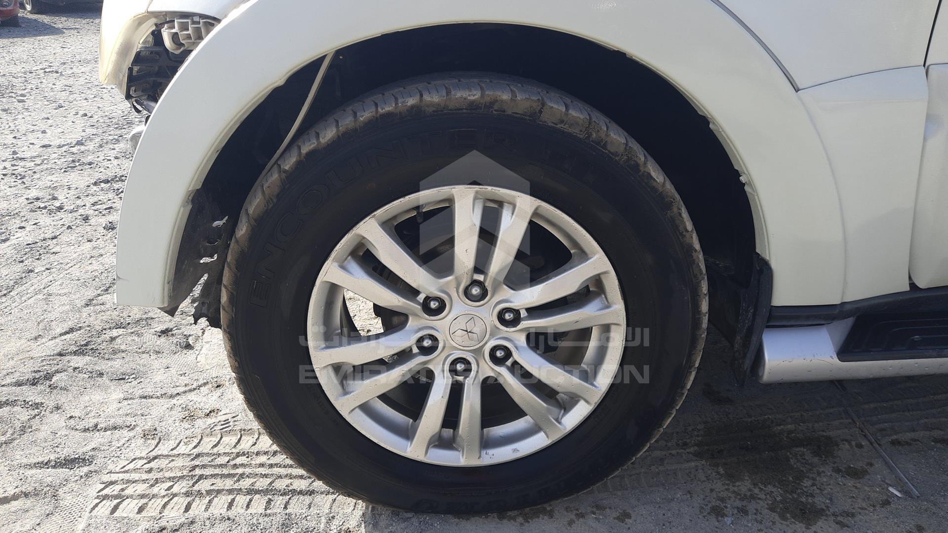 2012 MITSUBISHI PAJERO VIN: JMYMYV87WCJ702449