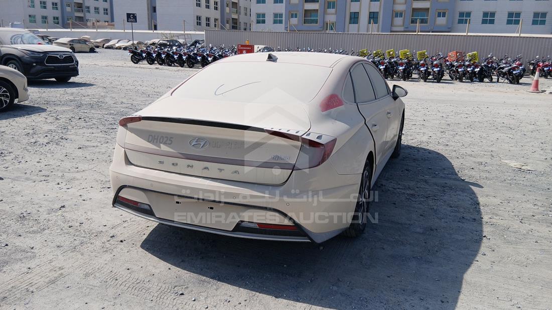 هيونداي سوناتا هجينة 2021 — الزاوية الخلفية اليمنى — صورة 9