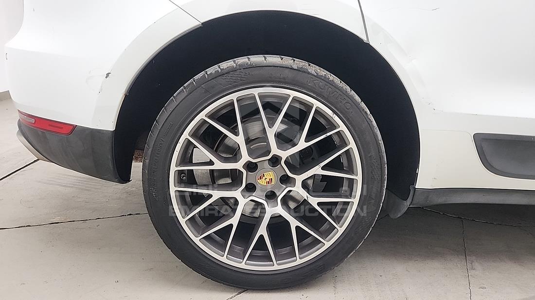 2017 Porsche Macan — Rear Right Tyre — Photo 37