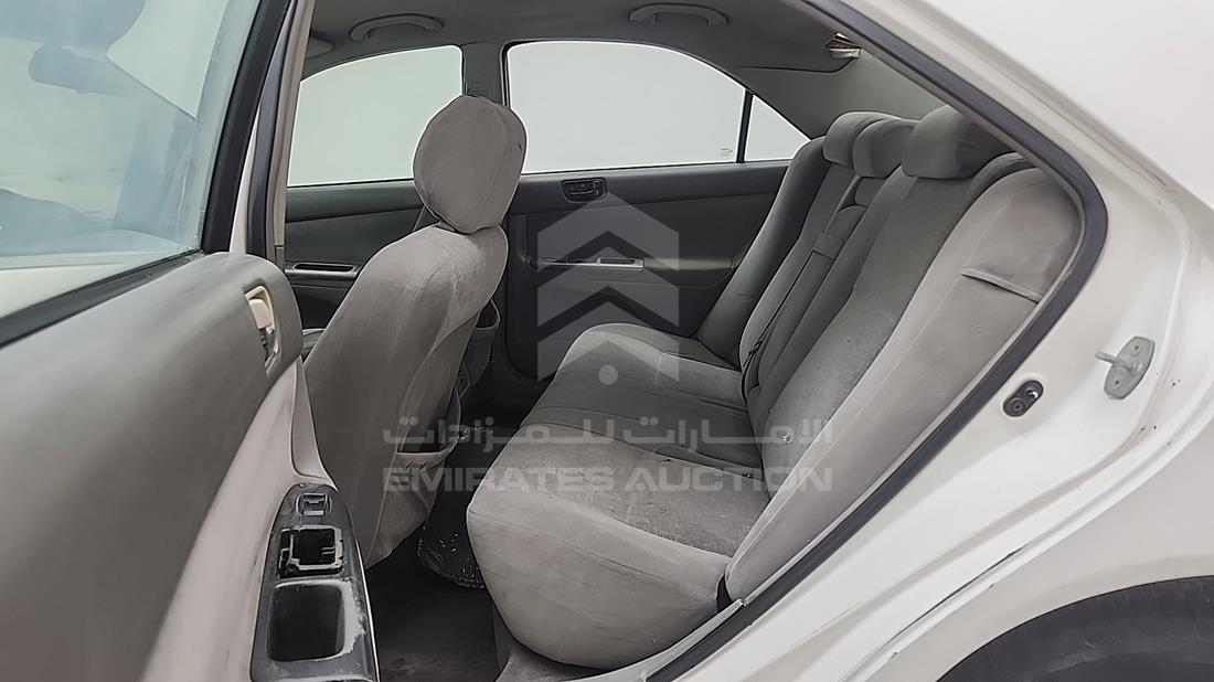تويوتا كامري 2005 — زاوية الراكب الخلفي اليسرى — صورة 19