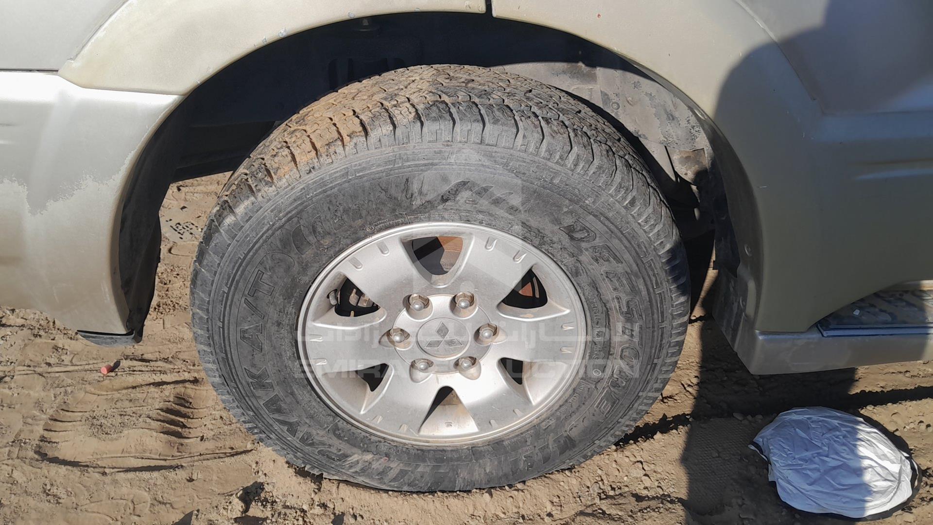 2007 MITSUBISHI PAJERO VIN: JMYLRV73W7J704401