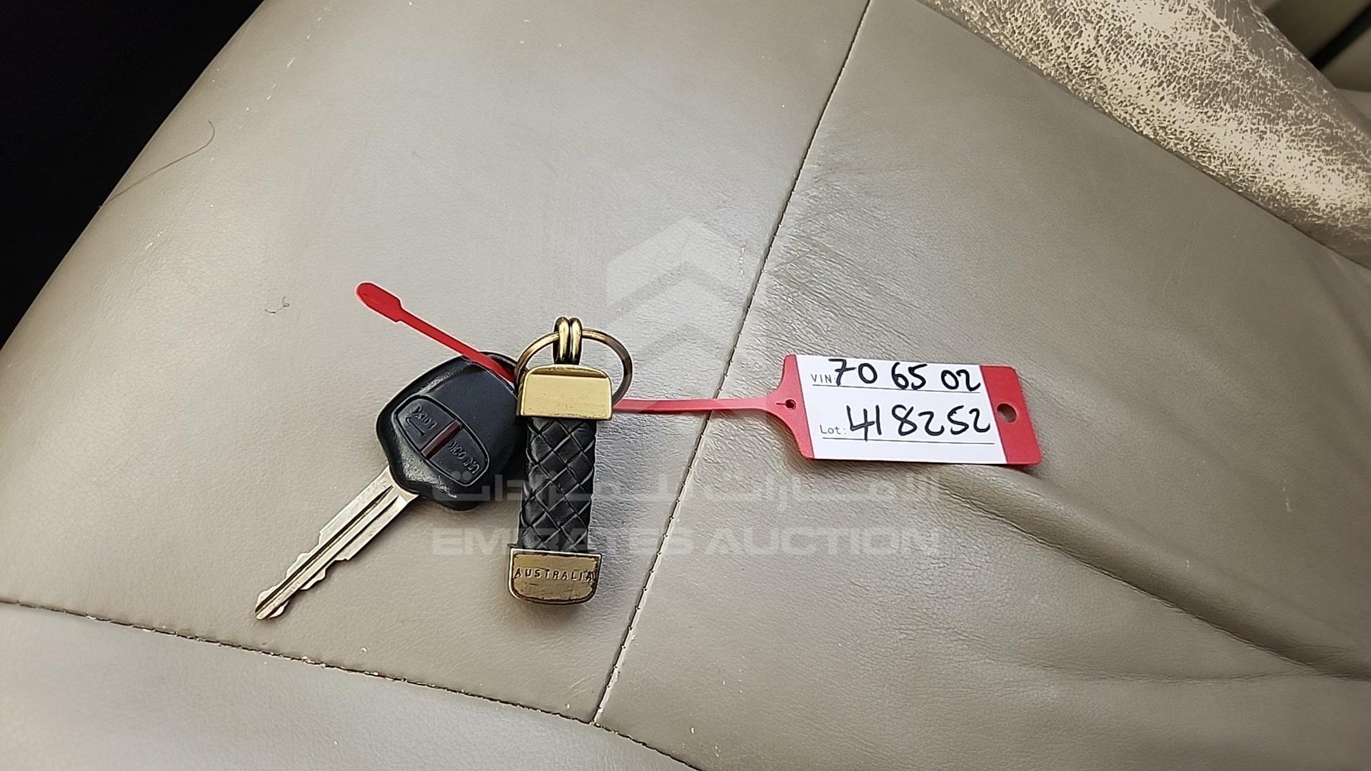 2011 MITSUBISHI PAJERO VIN: JMYLRV95WBJ706502