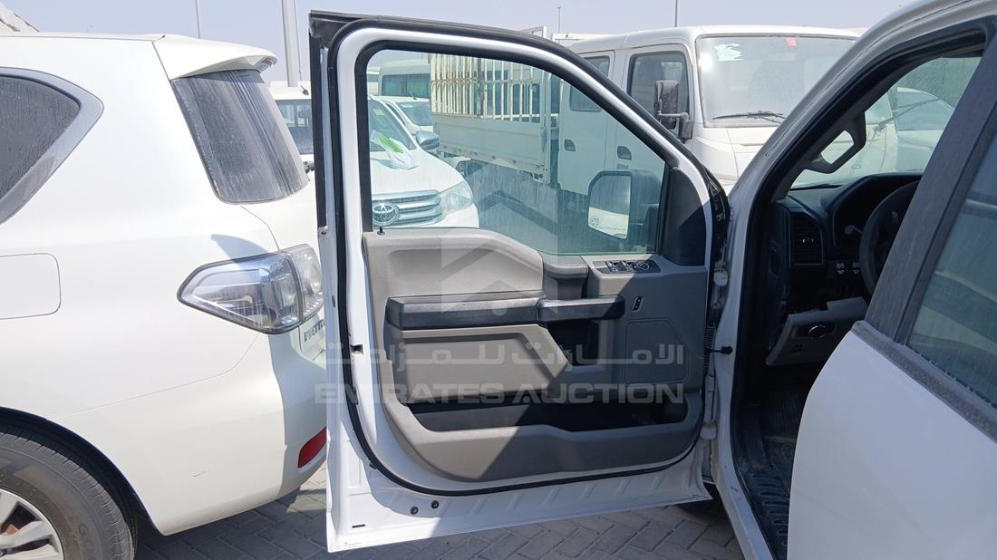فورد اف 150 2019 — الباب الأمامي الأيسر — صورة 10