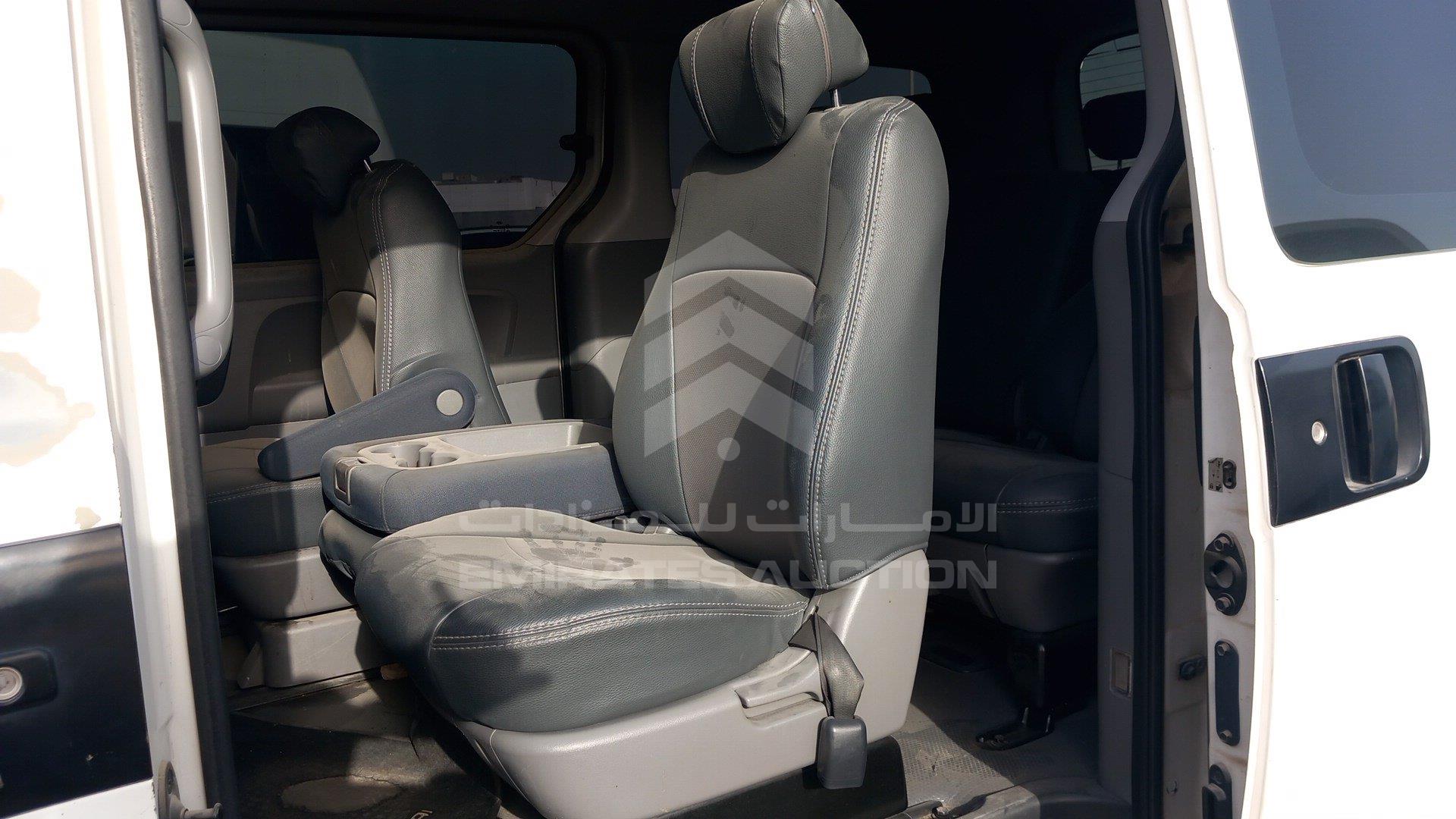 KMJWA37R0CU455693 - 2012 Hyundai H1 - #506534