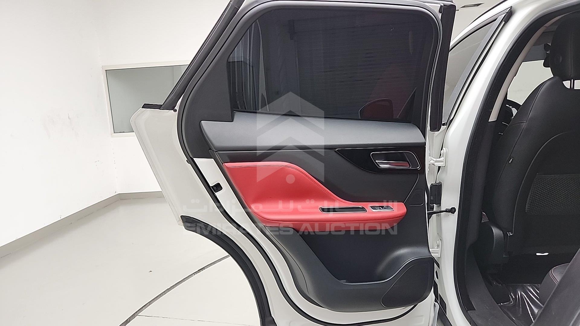2018 JAGUAR F-PACE VIN: SADCA2BX3JA320008