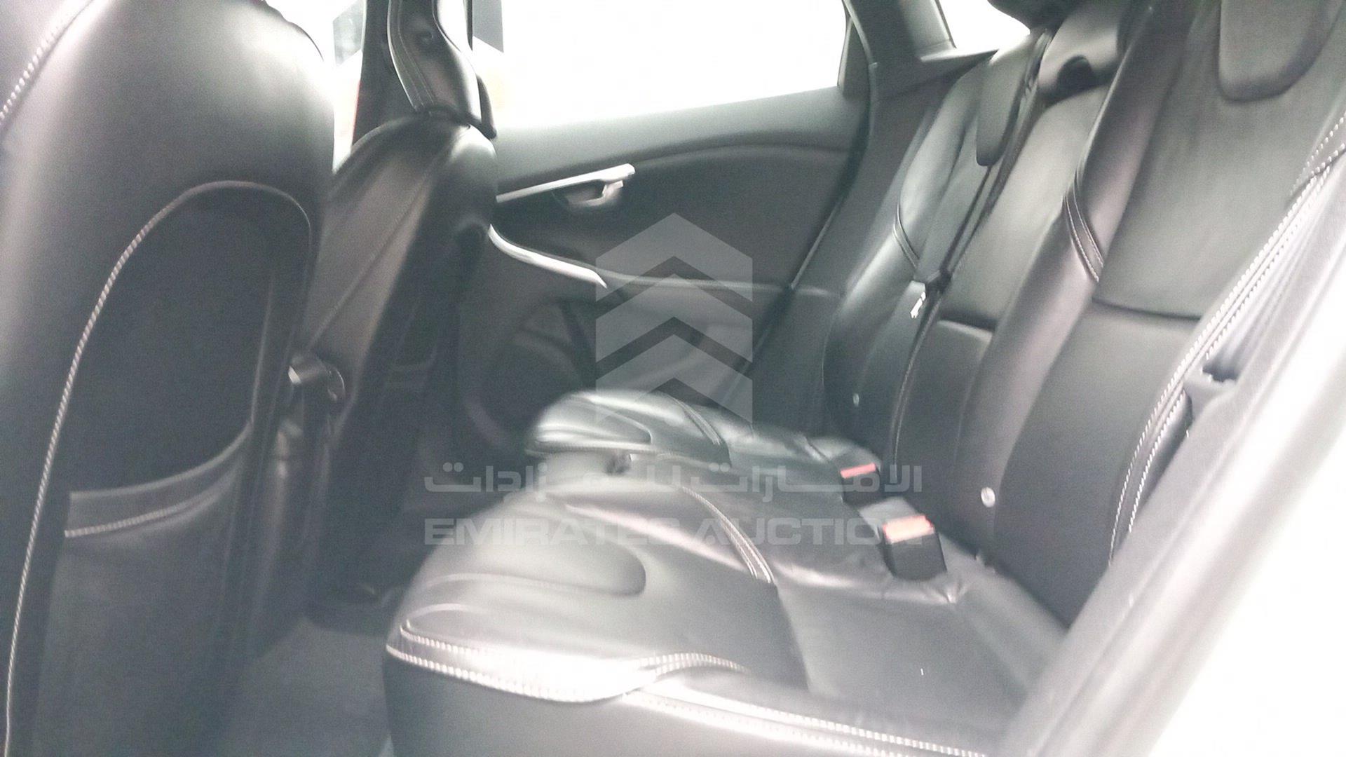 2014 VOLVO V40 VIN: YV1635MV8E2123328