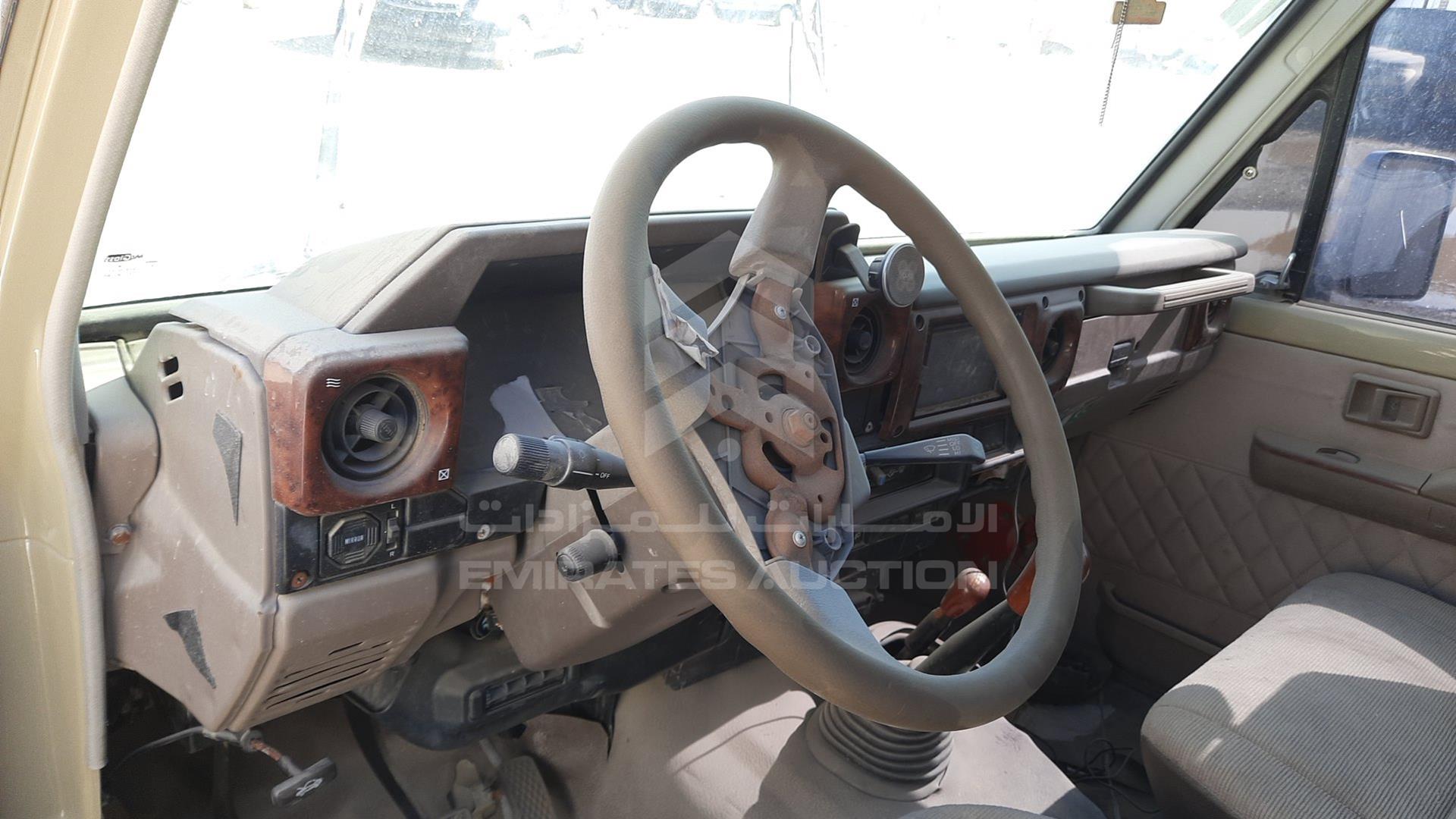 2009 TOYOTA LAND CRUISER VIN: JTFLJ73J896051562
