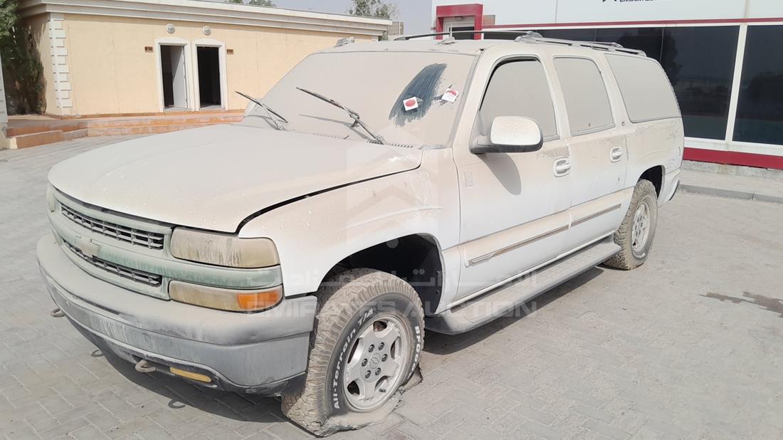 2004 GMC Suburban — Front Left Angle — Photo 5