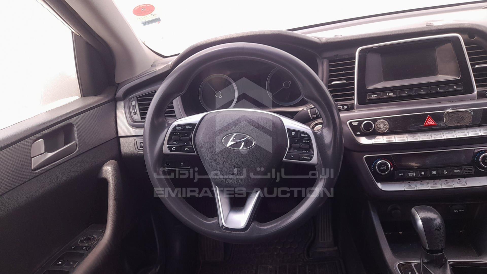 2018 HYUNDAI SONATA VIN: KMHE24132JA082126