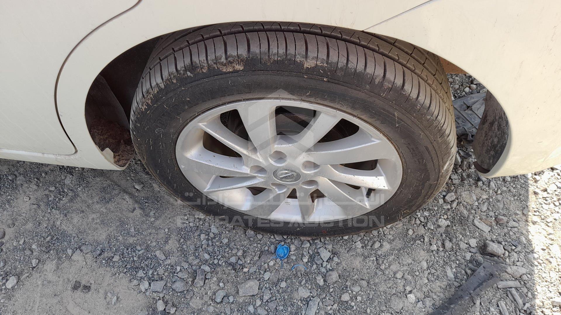 2015 NISSAN TIIDA VIN: MNTBC2C92F6008234