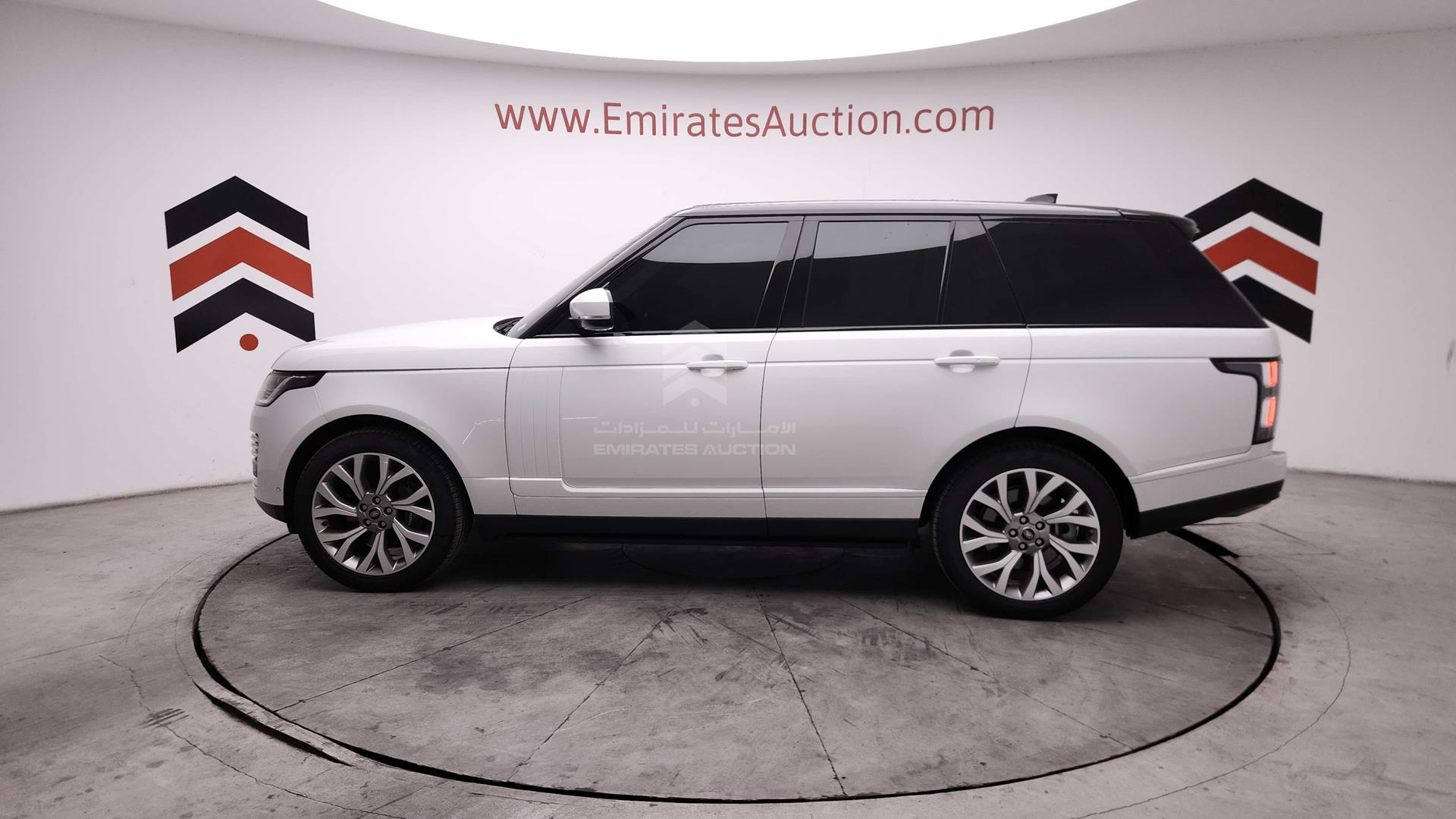 2018 RANGE ROVER HSE VIN: SALGA2BV0JA389243