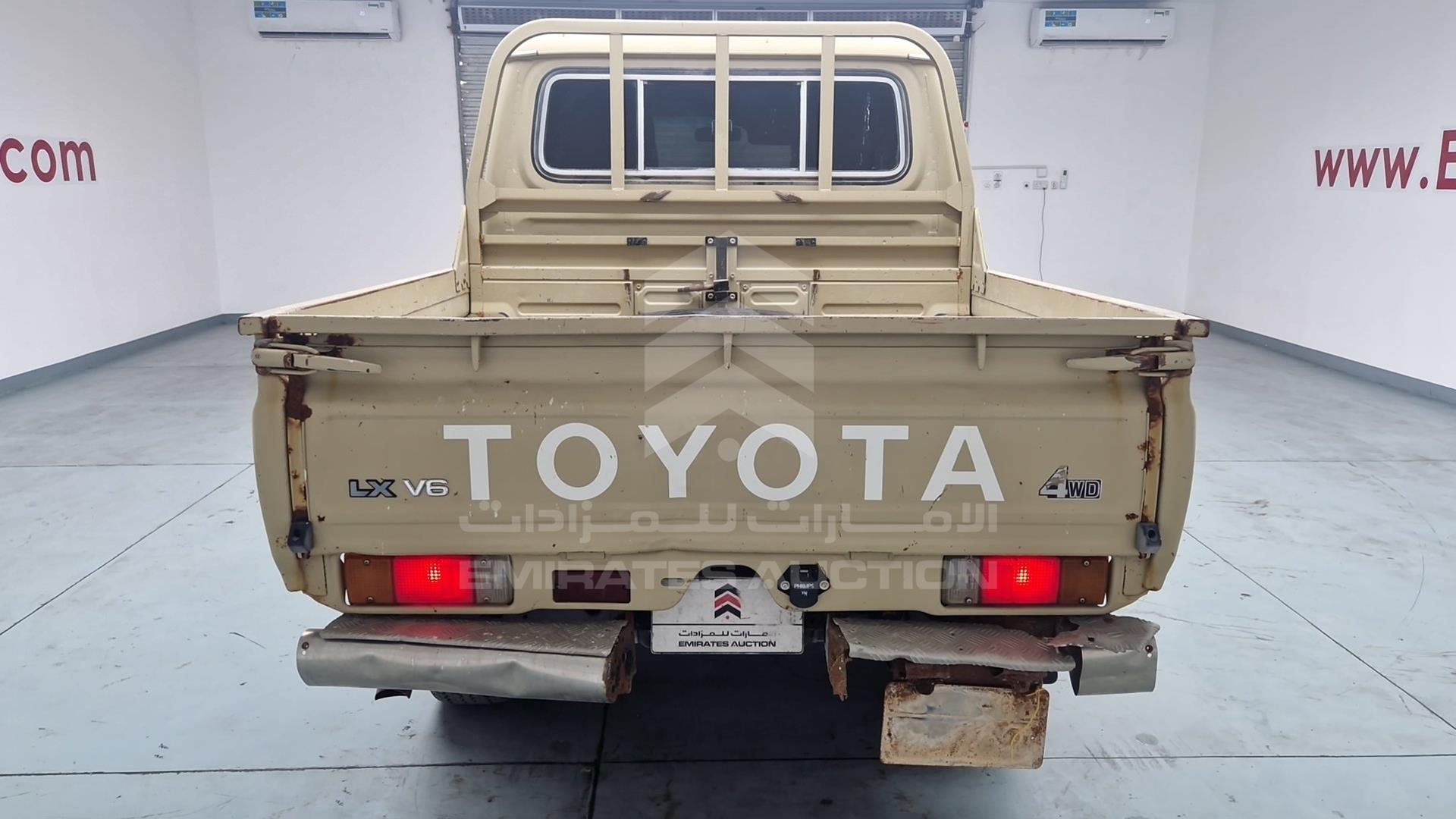 2018 TOYOTA LAND CRUISER VIN: JTFBU71J6J7069756