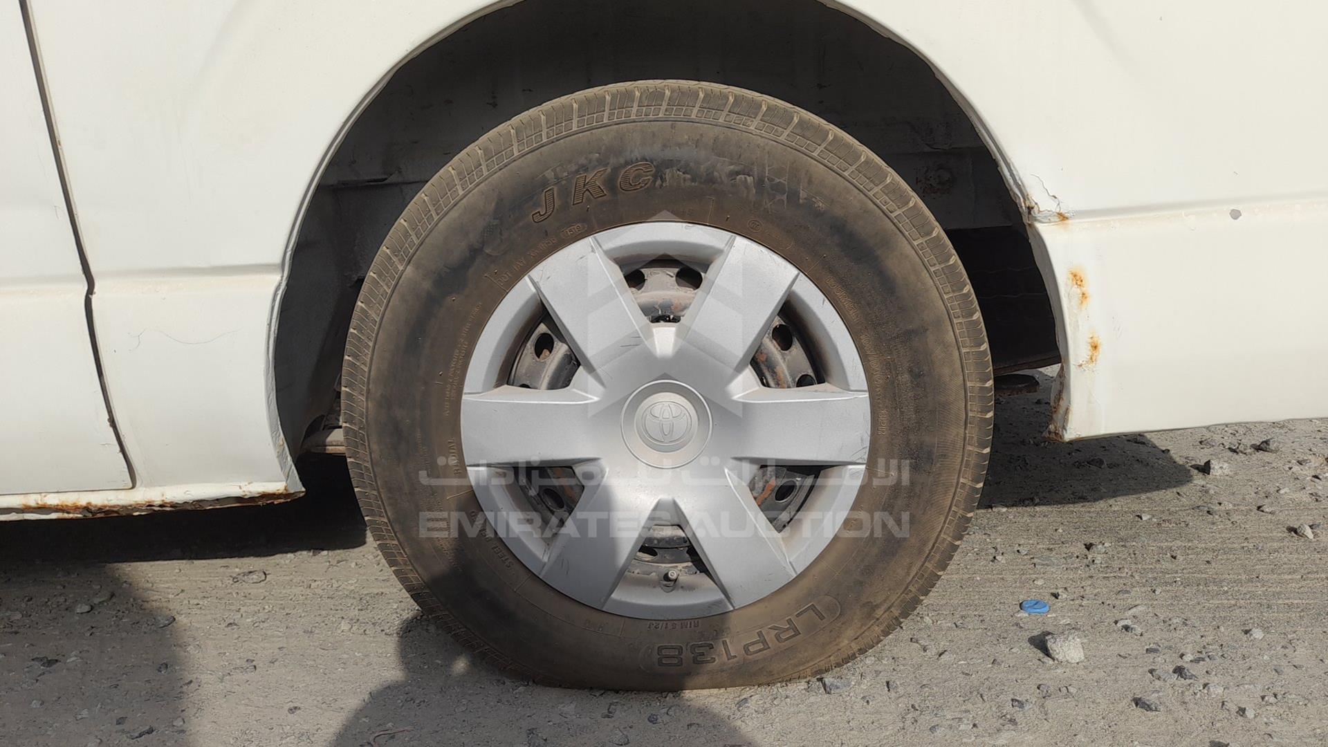 2005 TOYOTA HIACE VIN: JTFHX02PX50002331