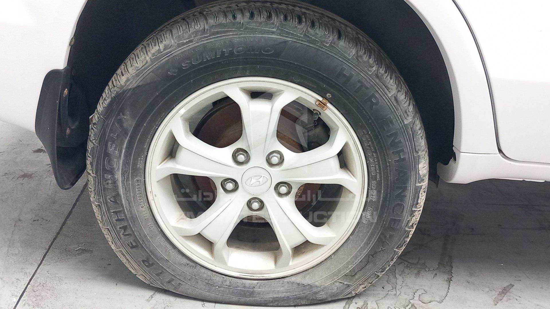 2009 HYUNDAI TUCSON VIN: KMHJM81D19U995429