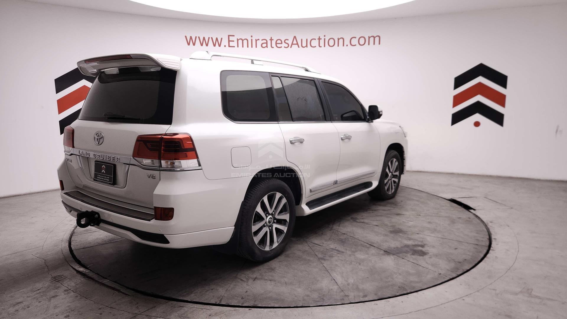 2016 TOYOTA LAND CRUISER VIN: JTMHX05J1G4109165