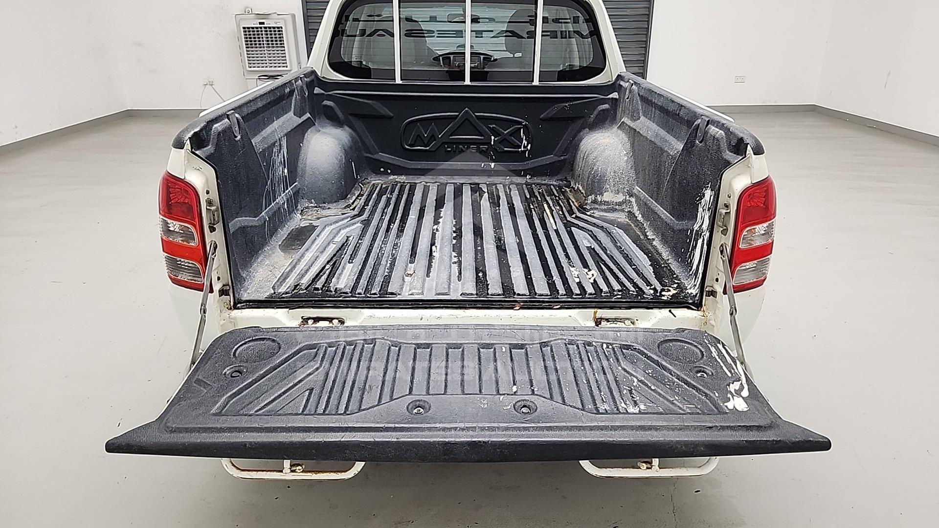 2016 MITSUBISHI L 200 VIN: MMBJNKJ40GH006158