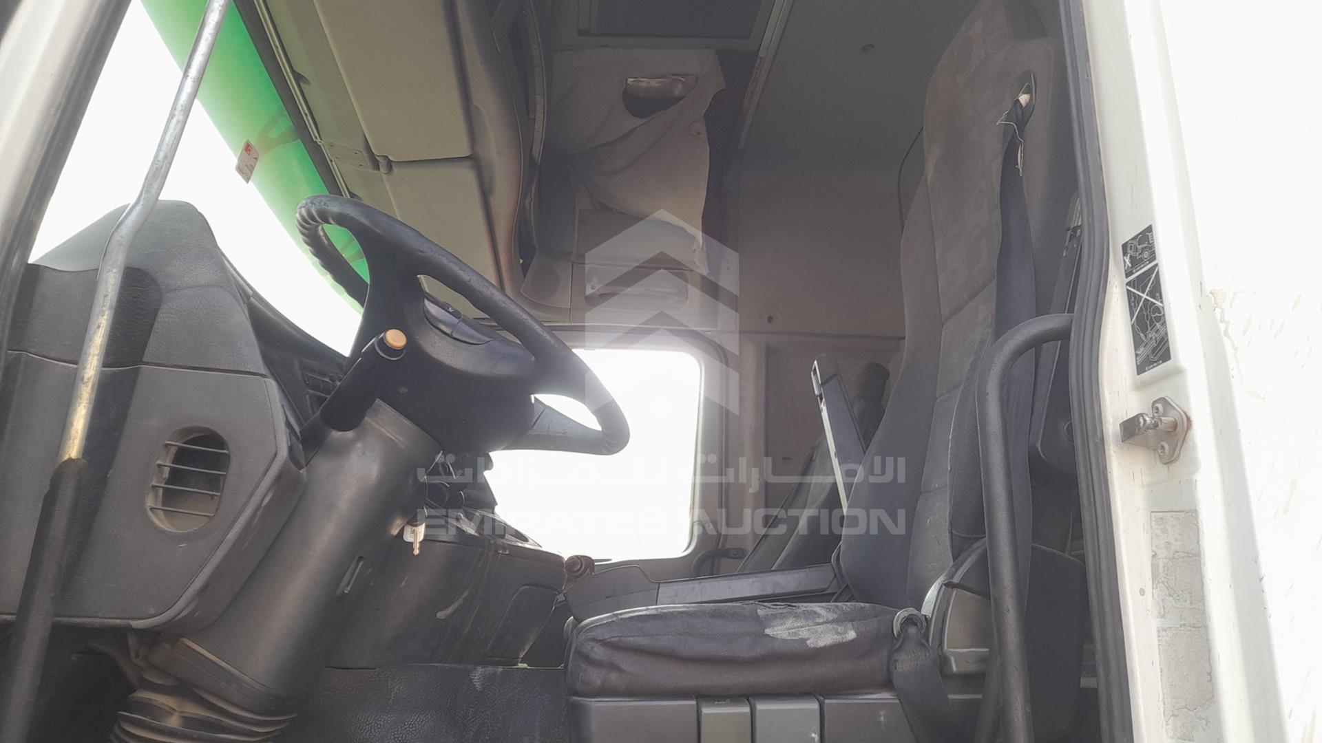 2007 MERCEDES ACTROS VIN: WDAKHCAA57L185815