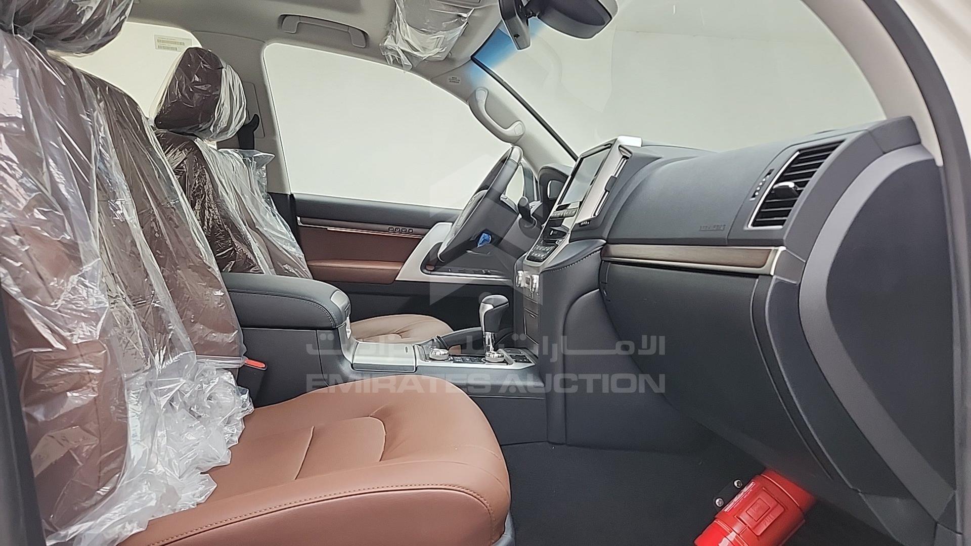 2020 TOYOTA LAND CRUISER VIN: JTMHY05J6L4088532