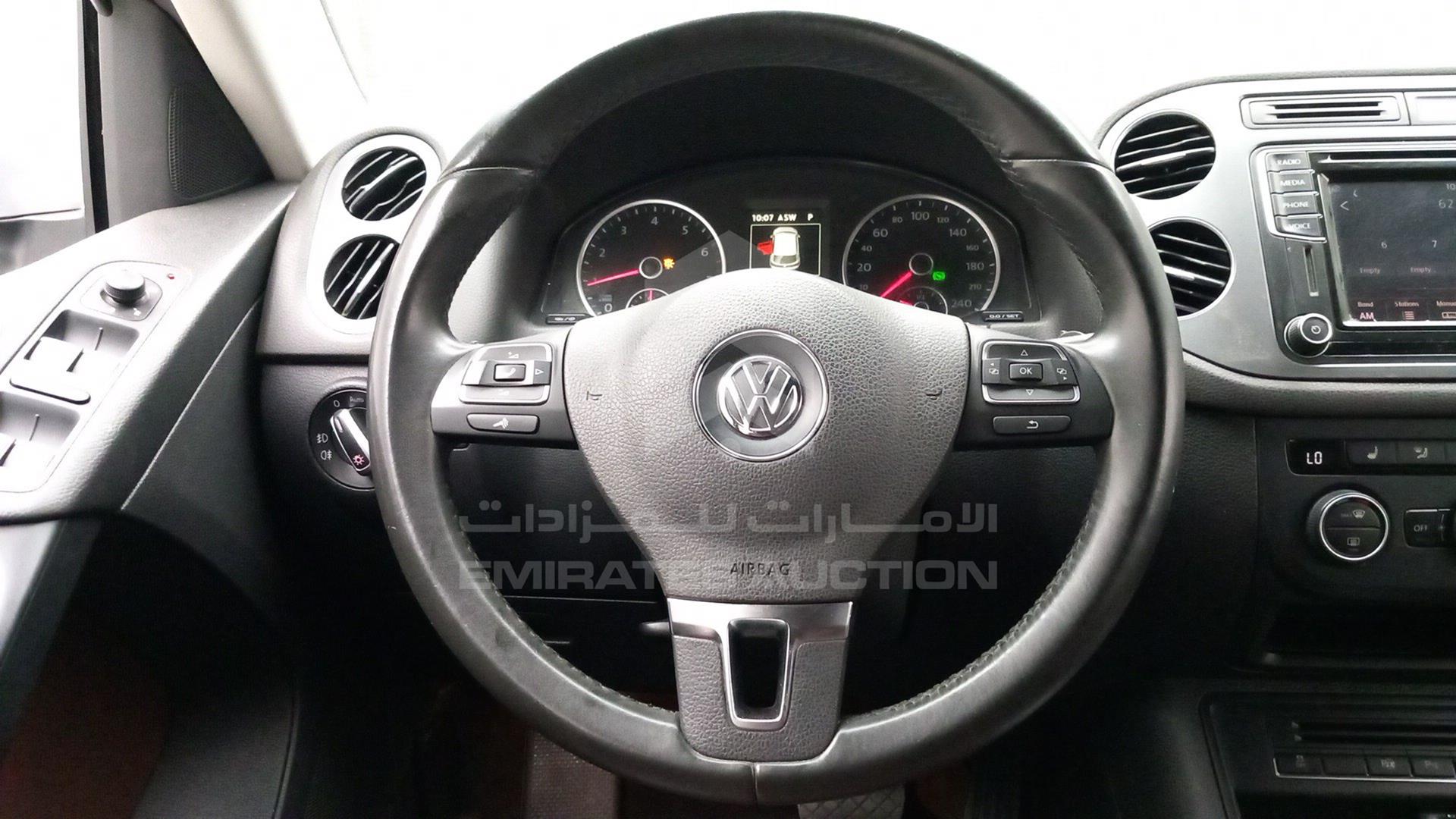 2016 VOLKSWAGEN TIGUAN VIN: WVGDE2AX1GW544858