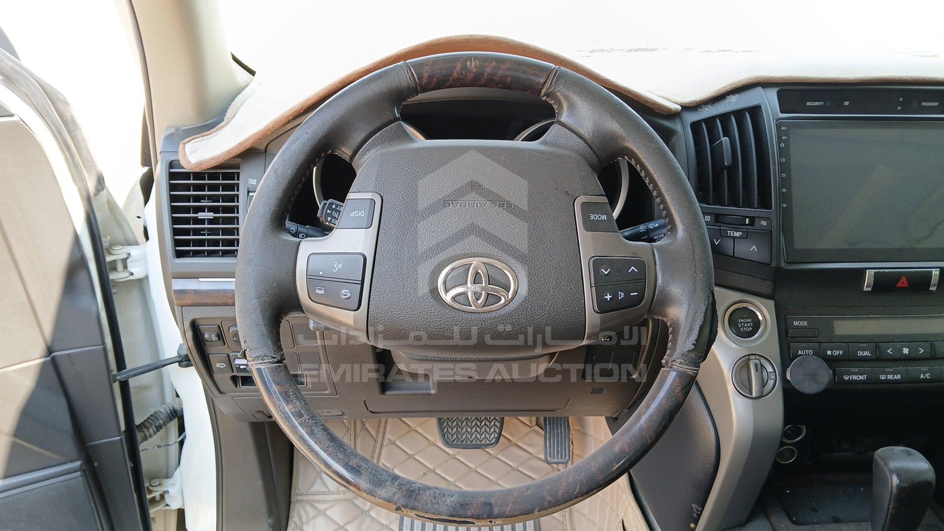 2011 TOYOTA LAND CRUISER VIN: JTMHT09J7B5093031
