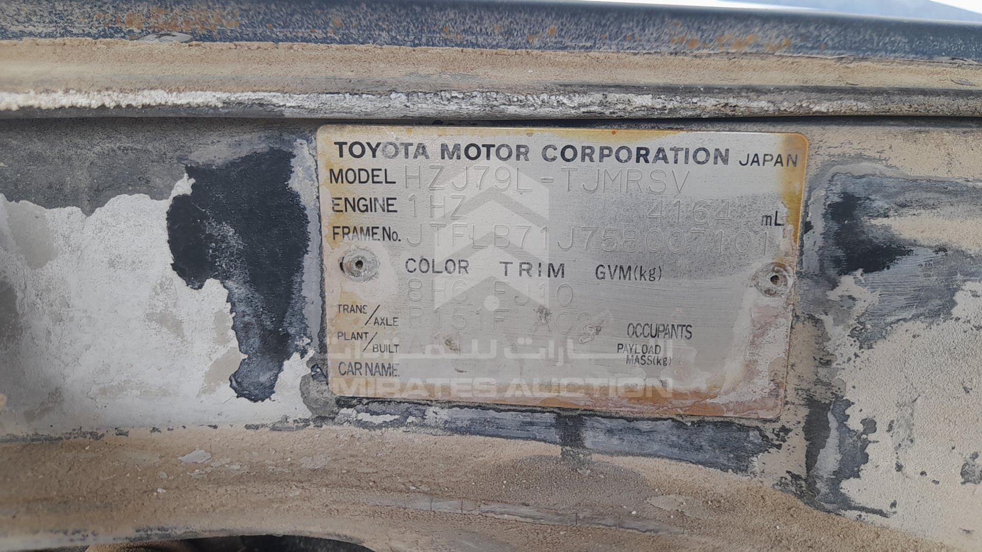 2005 TOYOTA LAND CRUISER VIN: JTFLB71J758007101