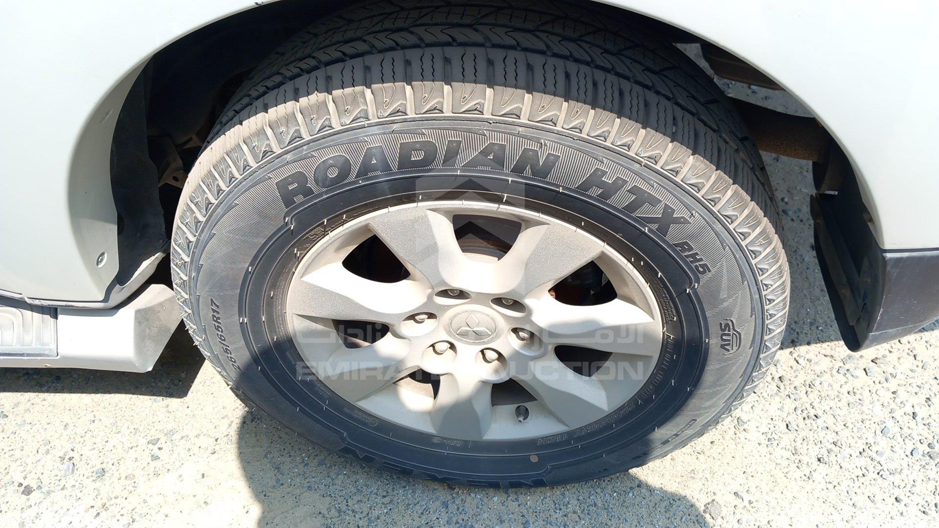 2009 MITSUBISHI PAJERO VIN: JMYLRV93W9J708703
