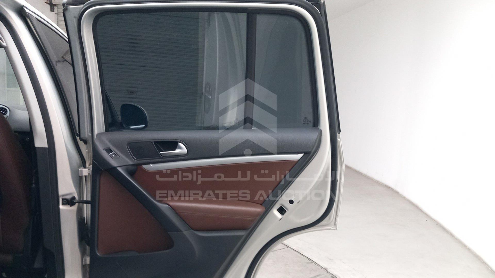 2016 VOLKSWAGEN TIGUAN VIN: WVGDE2AX1GW544858
