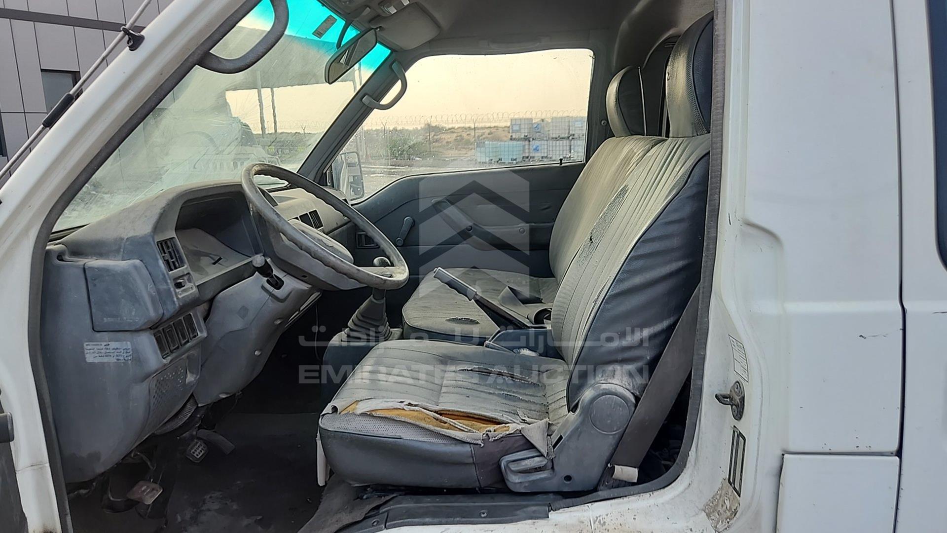 2011 MITSUBISHI L 300 VIN: JMYHNP13WBA700990