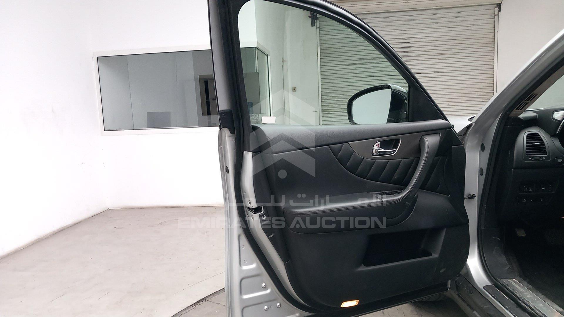 2016 INFINITI QX 70 VIN: JN8CS1MU8GM670204