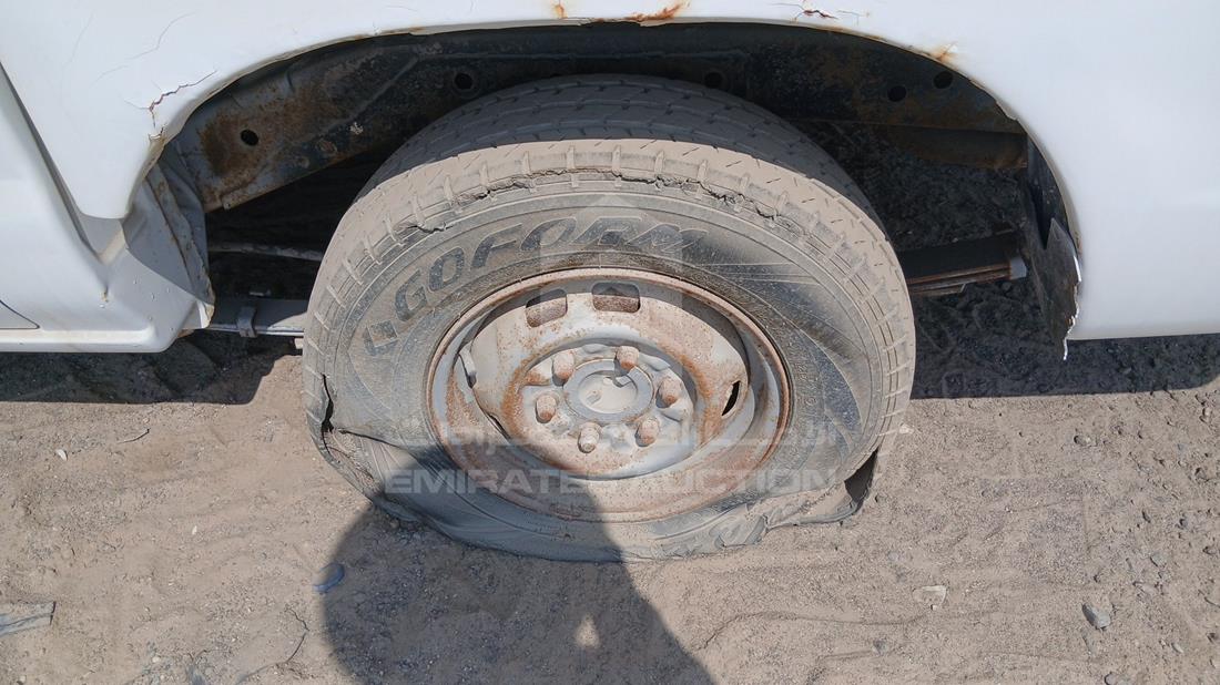 1998 Nissan 2400 — Rear Left Tyre — Photo 28