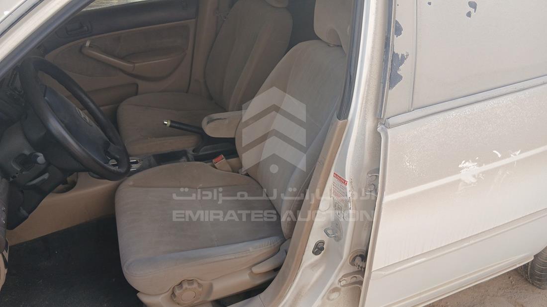 هوندا سيفيك 2004 — زاوية السائق الأمامية اليسرى — صورة 12