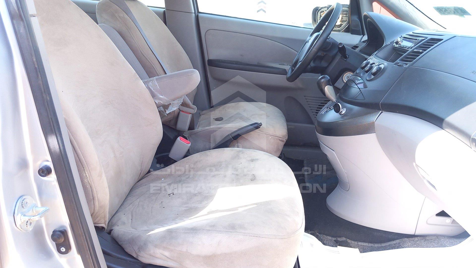 2007 MITSUBISHI GRANDIS VIN: JMYLRNA4W7Z700700