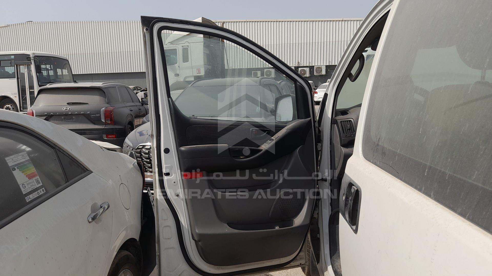 2016 HYUNDAI H1 VIN: KMJWA37R0GU779183