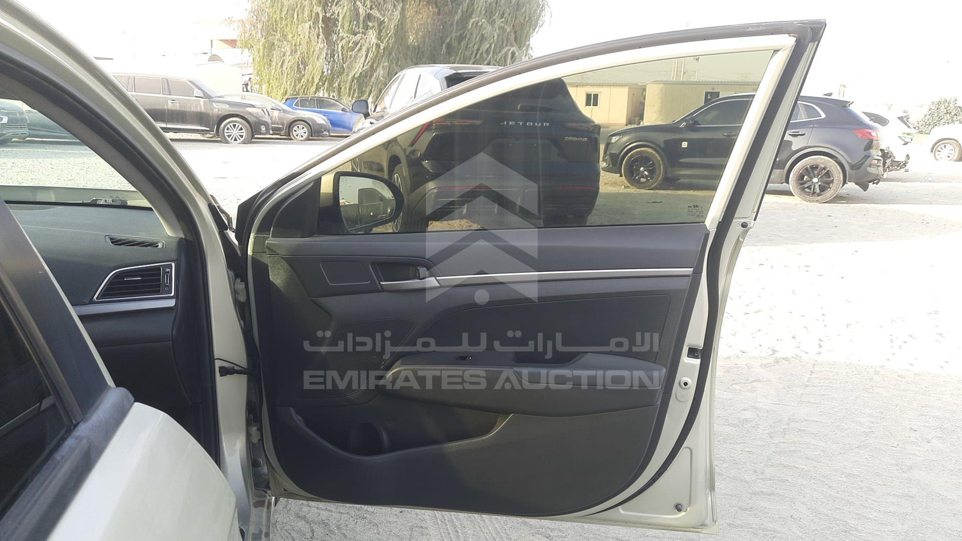 2017 HYUNDAI ELANTRA VIN: KMHD741F5HU180342