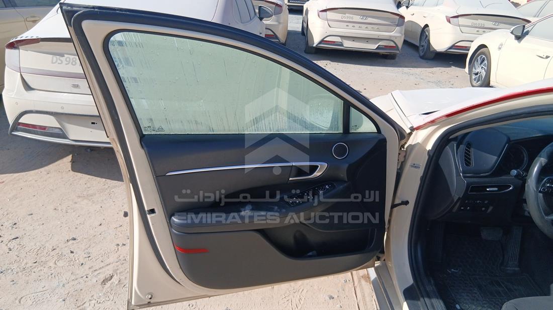 2021 Hyundai Sonata Hybrid — Front Left Door — Photo 11