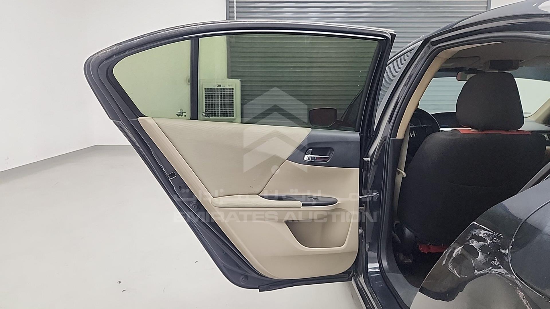 2017 HONDA ACCORD VIN: 1HGCR2F39HA102131