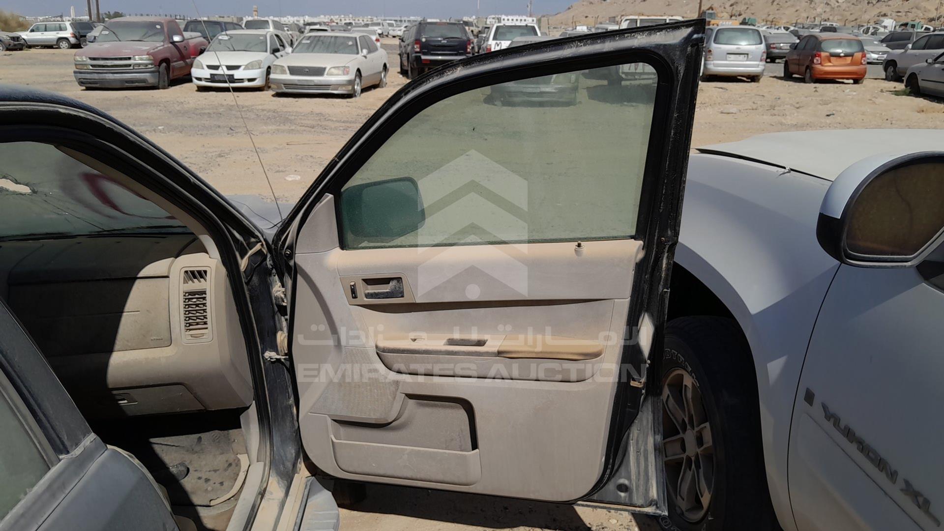 2008 FORD ESCAPE VIN: 1FMCU92148KA58992