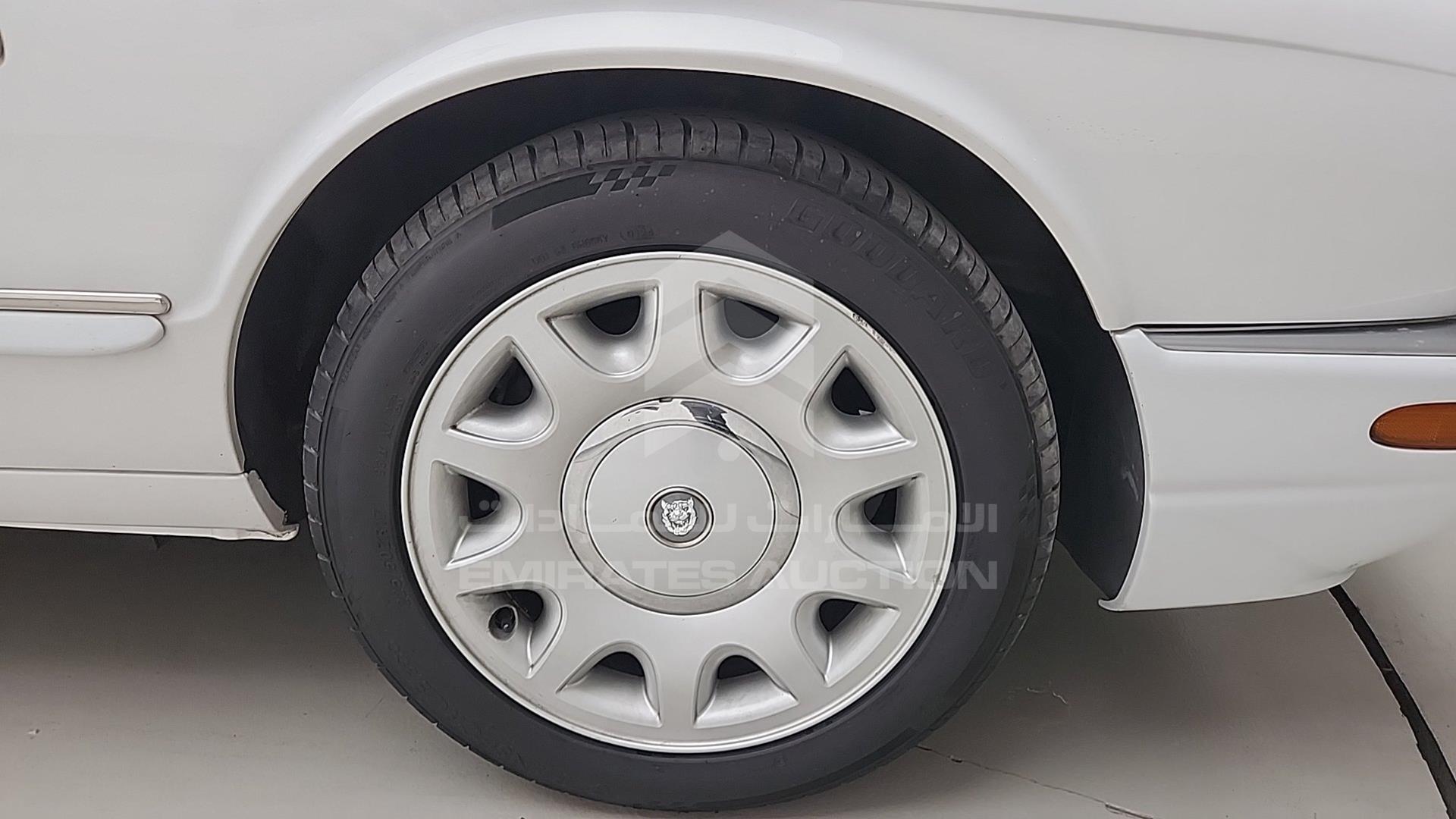 1999 JAGUAR X J 8 VIN: SAJKD684XXC868976