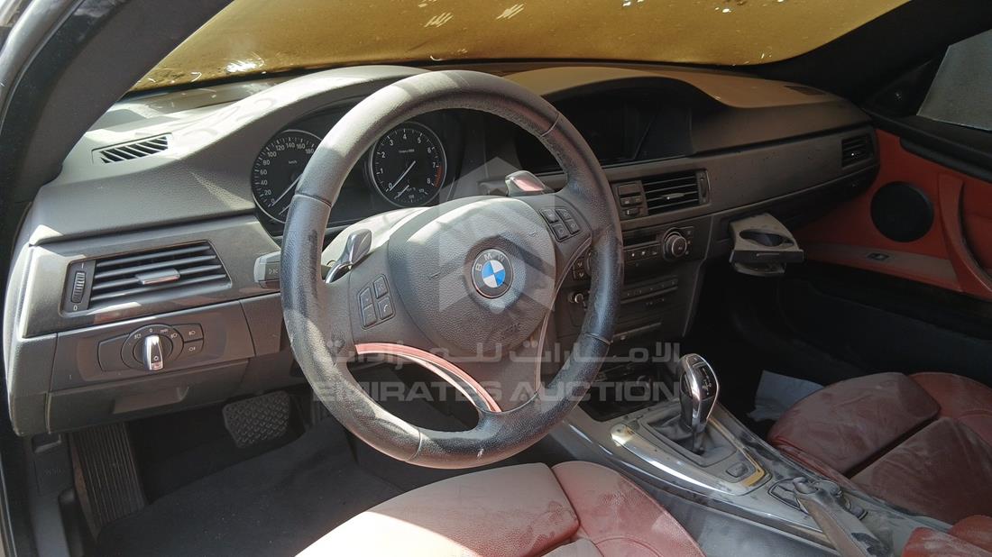 بي ام دبليو 335 2010 — زاوية الواجهة الكاملة — صورة 15