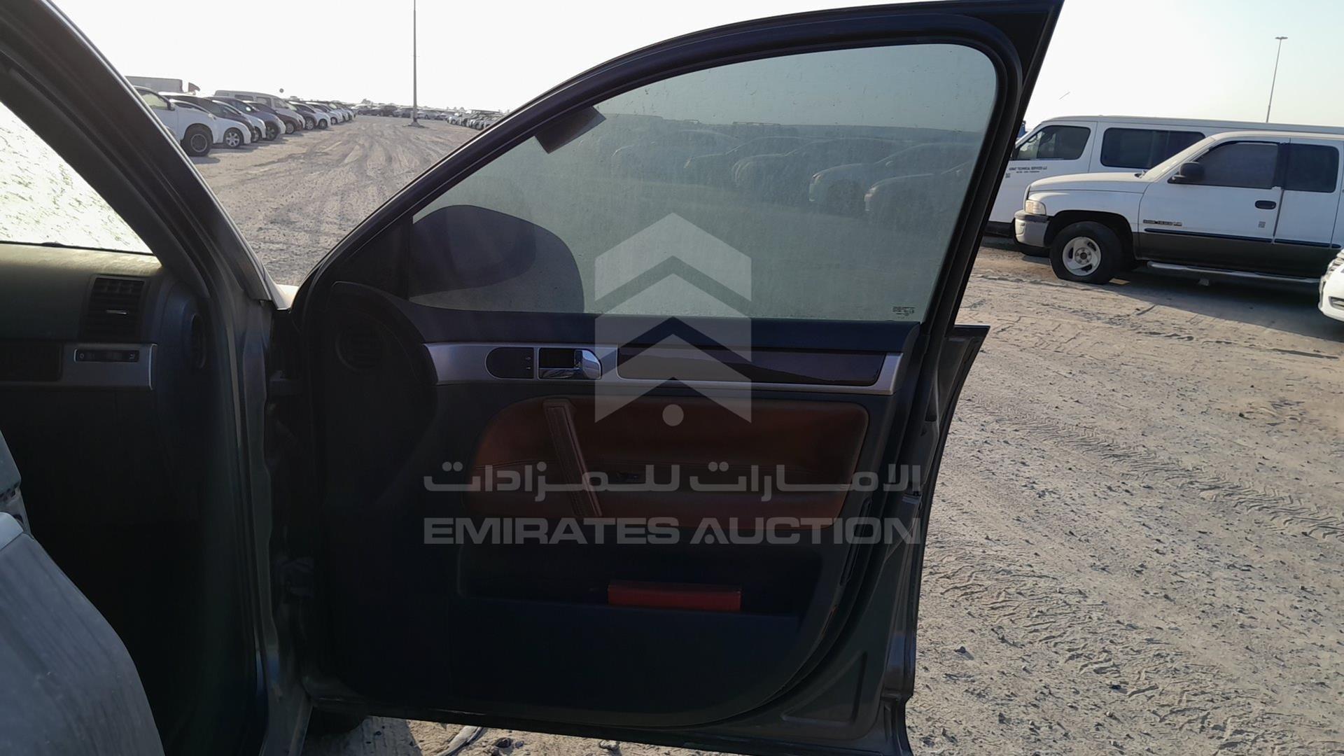2010 VOLKSWAGEN TOUAREG VIN: WVGAL27L4AD011385