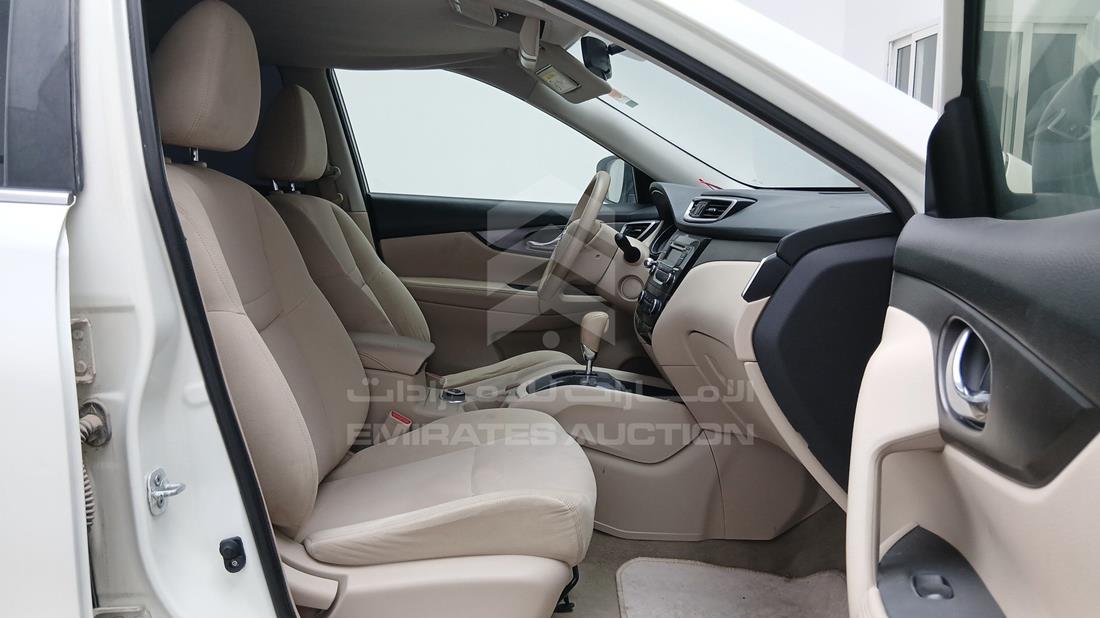 2015 Nissan X-Trail — Front Right Passenger Seat View — Photo 27