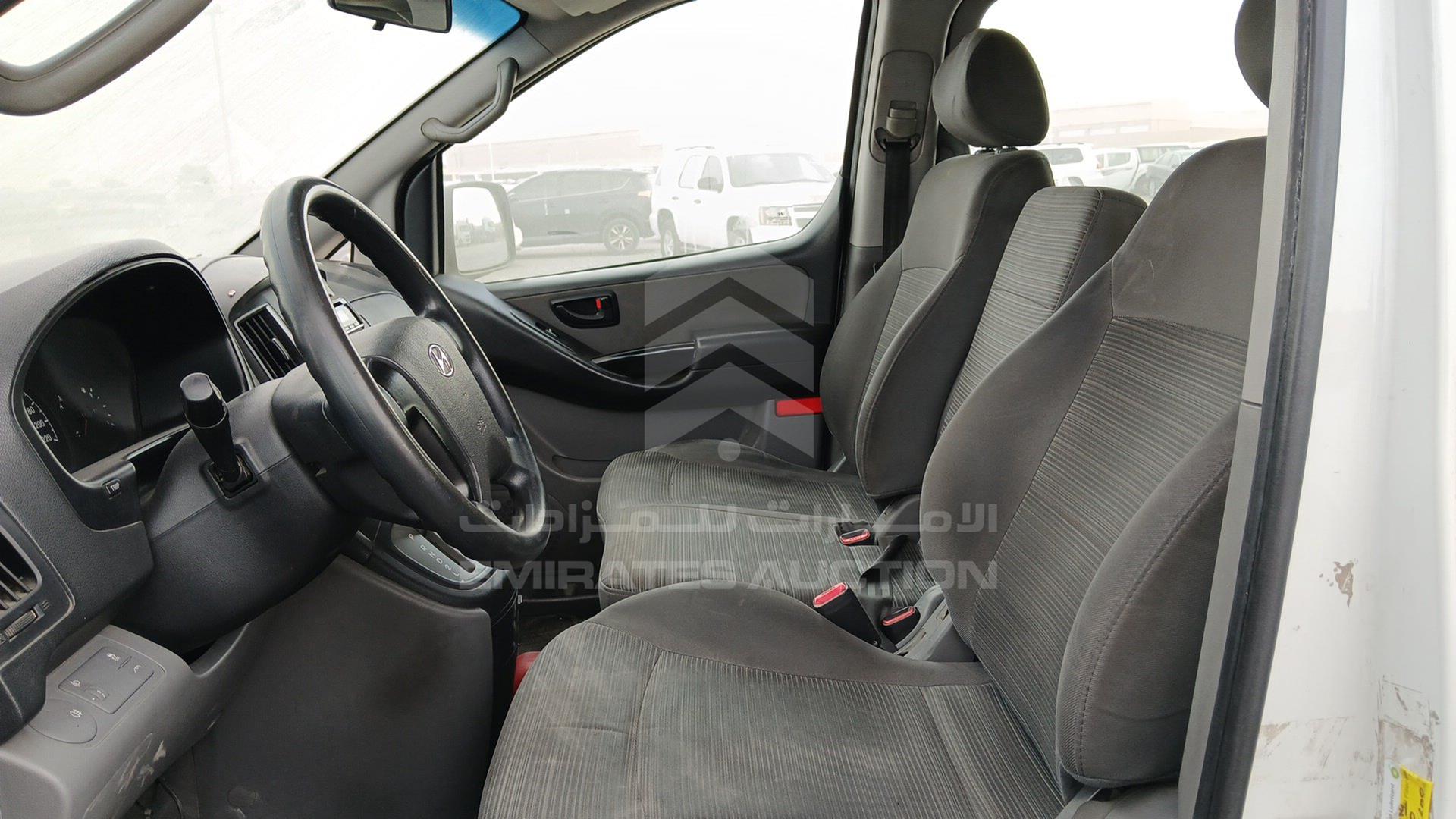 2019 HYUNDAI H1 VIN: KMJWA37R4KU016835