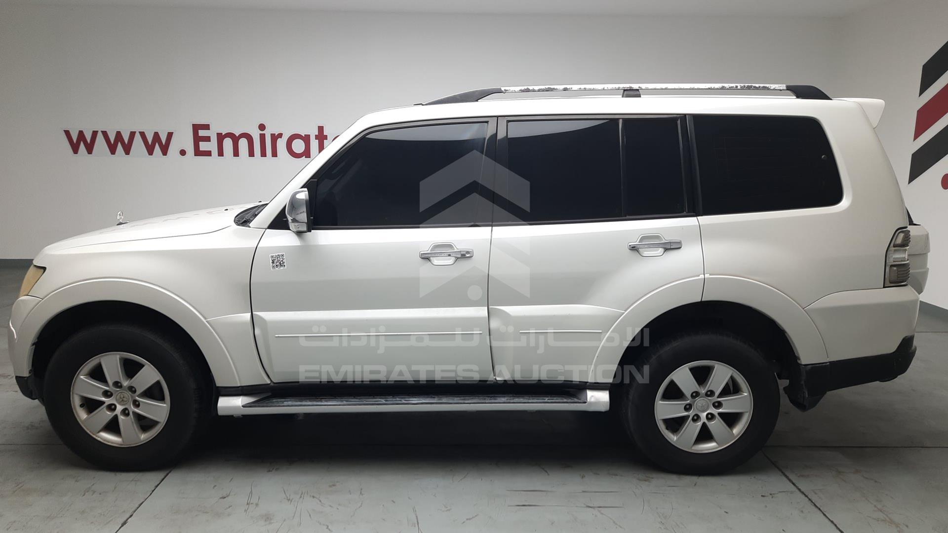 2008 MITSUBISHI PAJERO VIN: JMYLRV93W8J728895