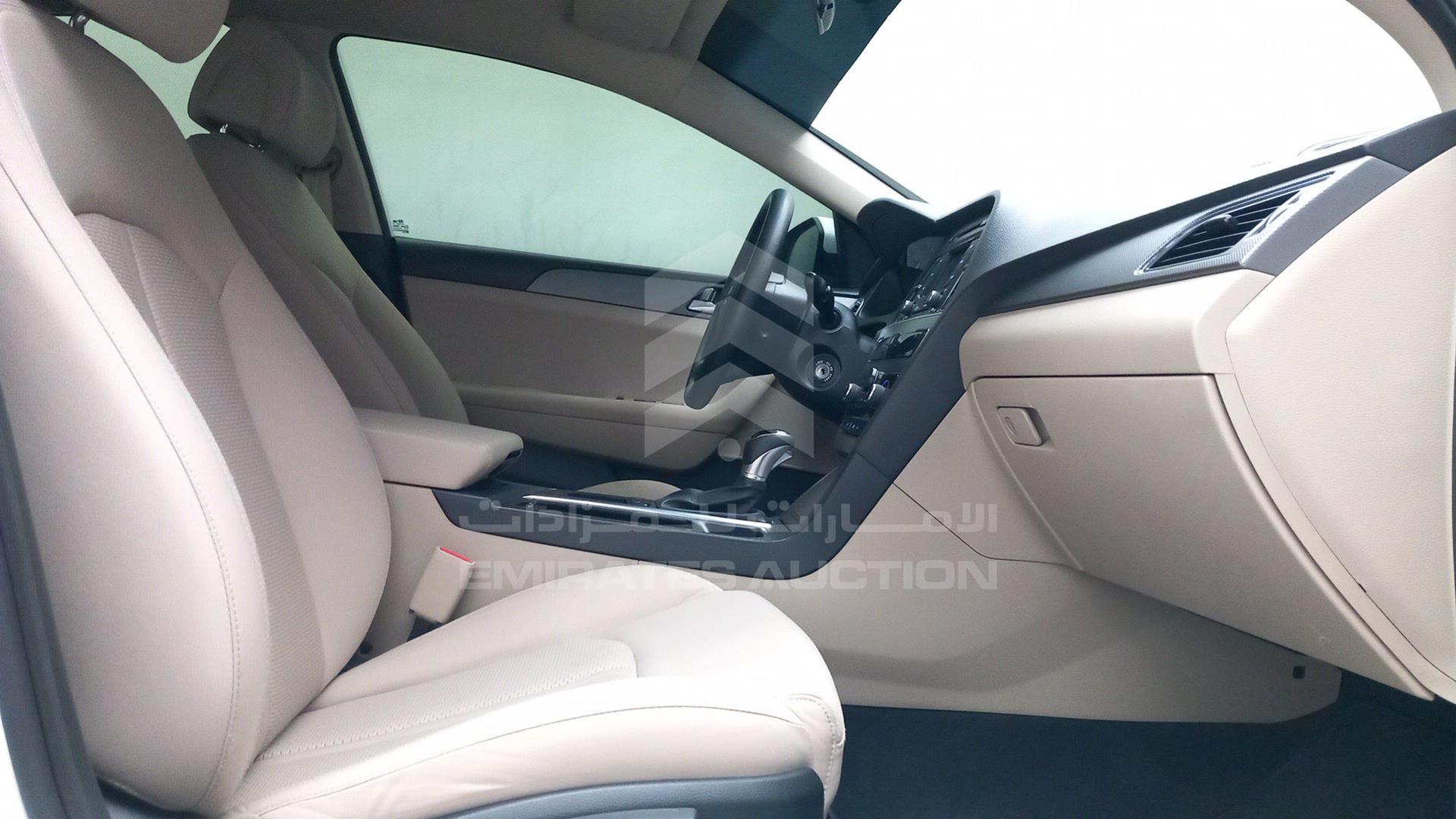 2017 HYUNDAI SONATA VIN: KMHE241G1HA289135