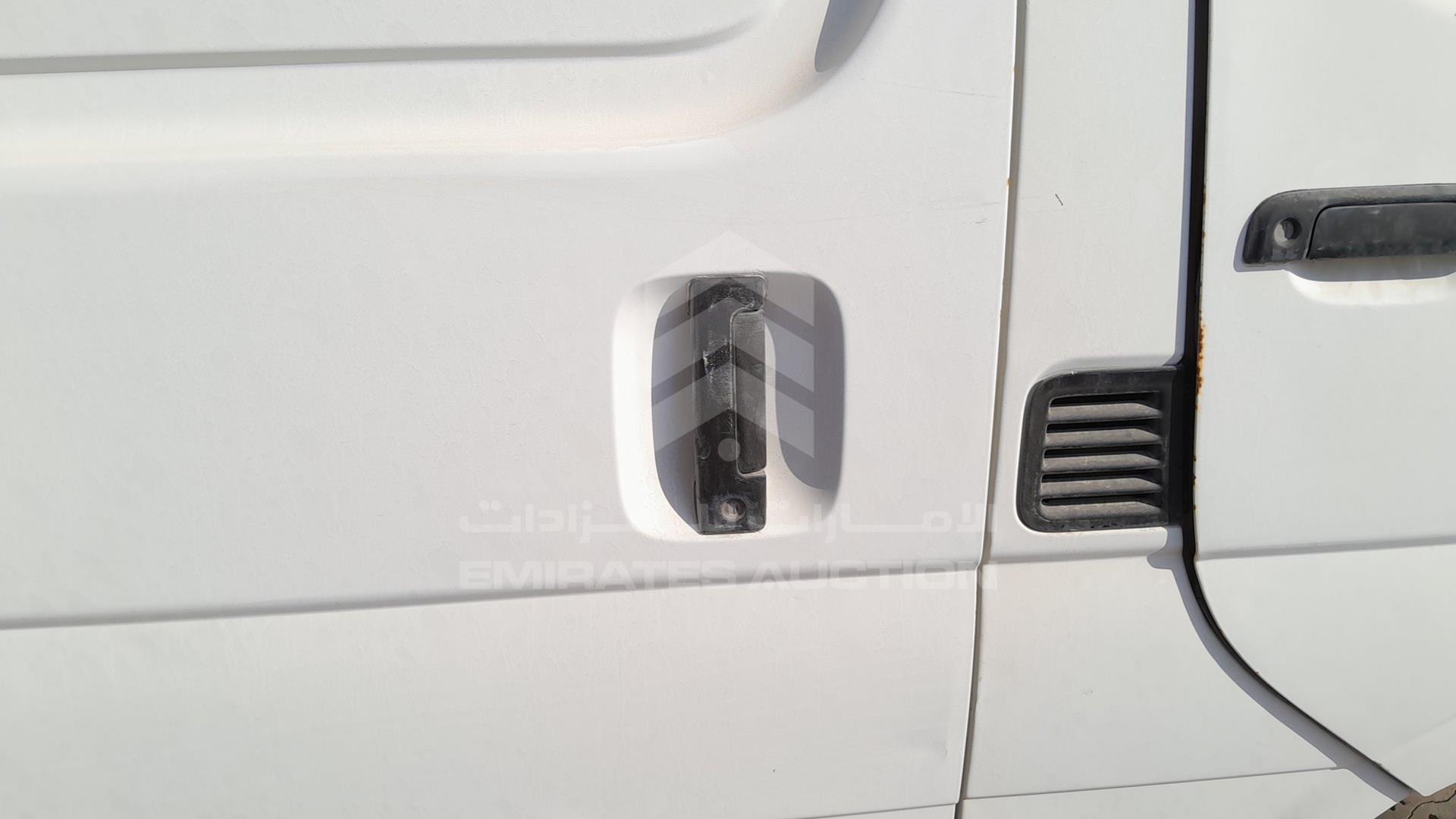 2004 TOYOTA HIACE VIN: JT4ZR119745004202